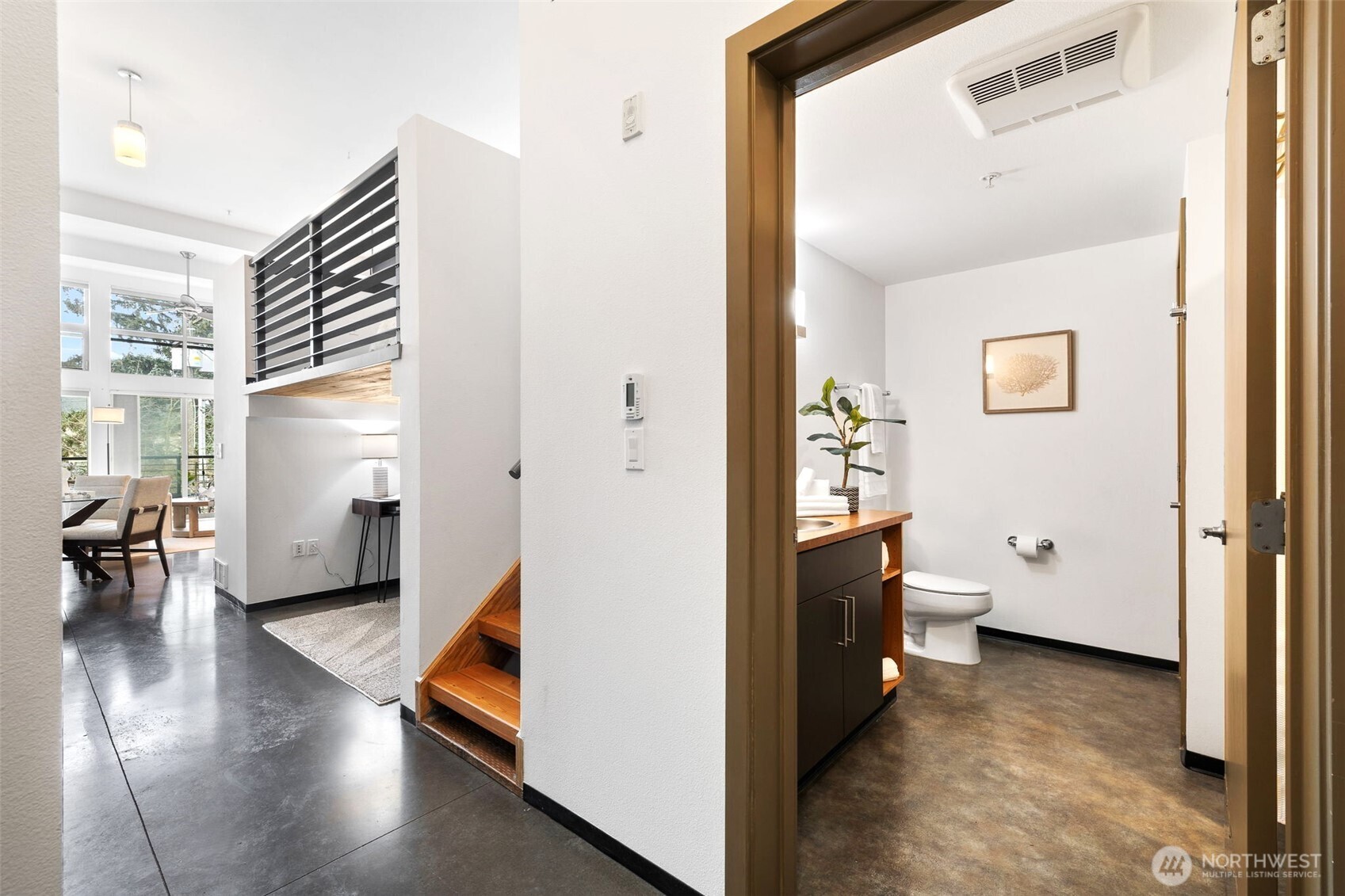 4422 Bagley Avenue N #216, Seattle, WA 98103-7678