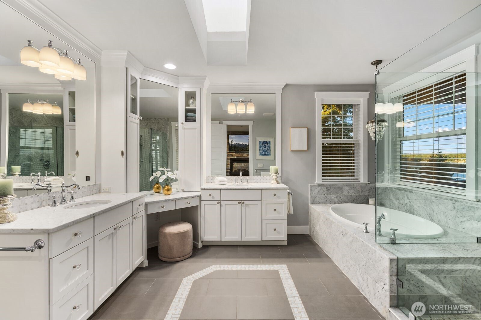 8411 NE 110th Place , Kirkland, WA 98034