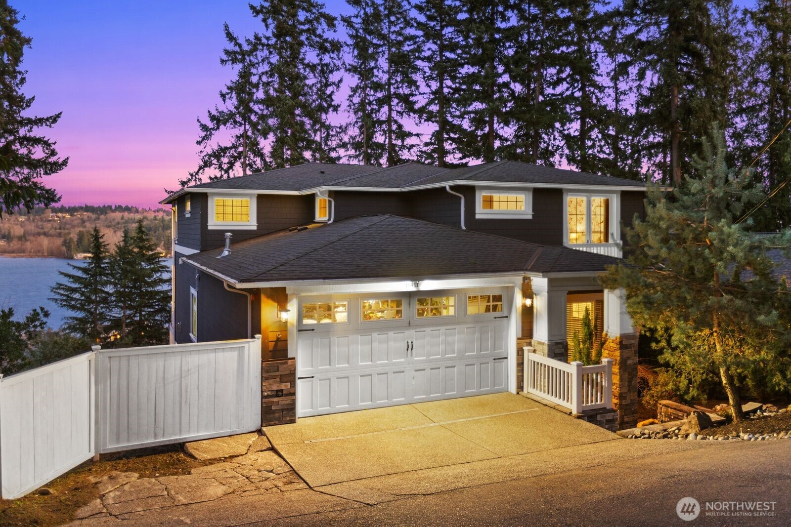 8411 NE 110th Place , Kirkland, WA 98034