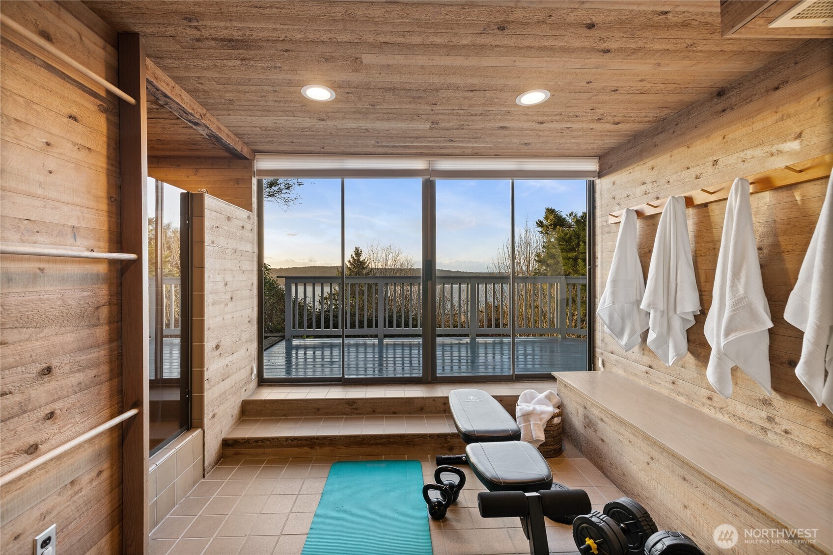 4042 Soundview Drive W, University Place, WA 98466