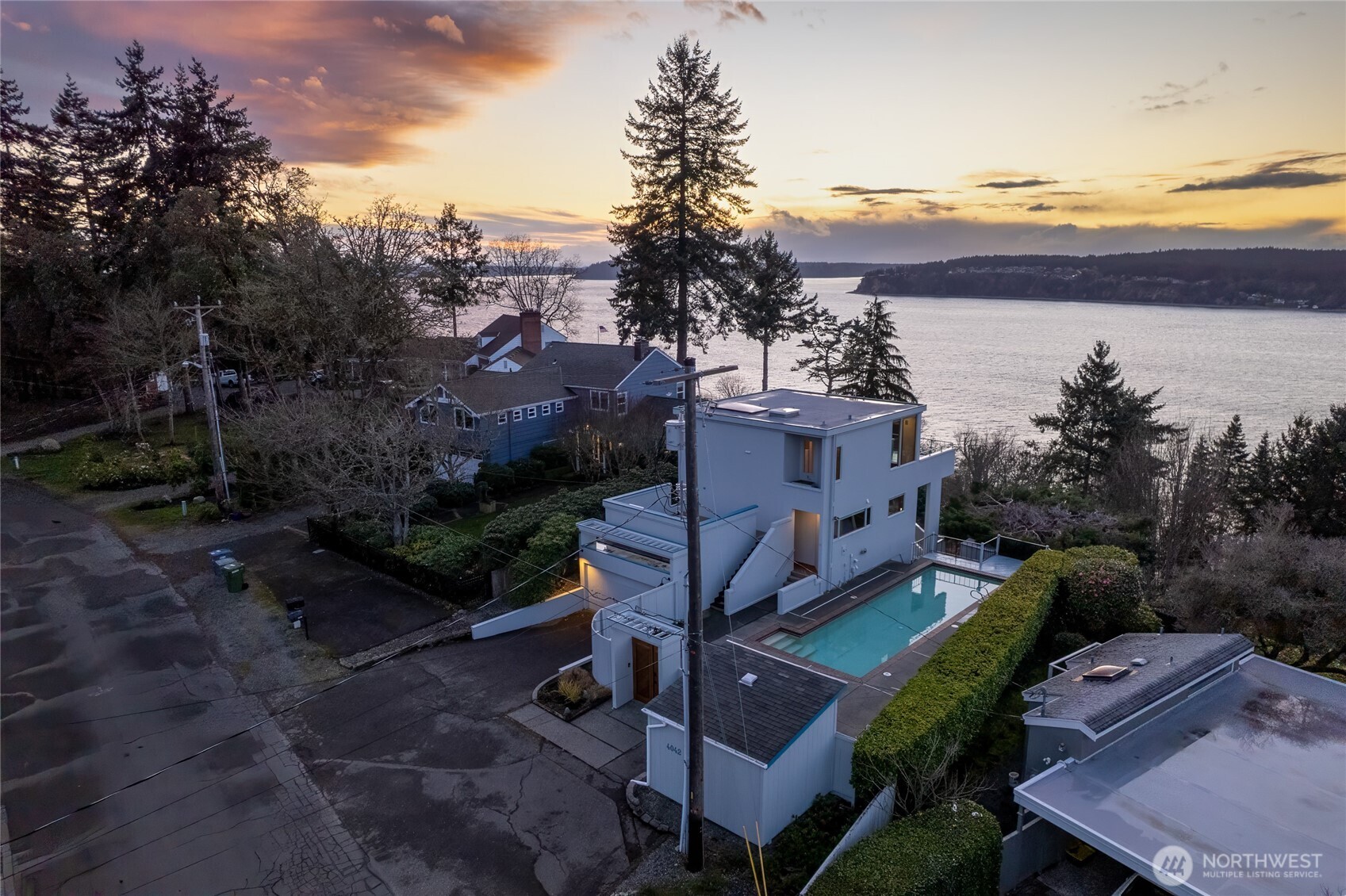 4042 Soundview Drive W, University Place, WA 98466