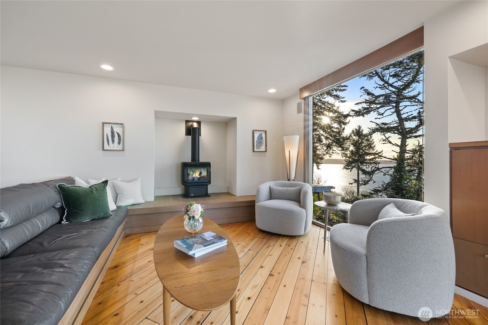 4042 Soundview Drive W, University Place, WA 98466