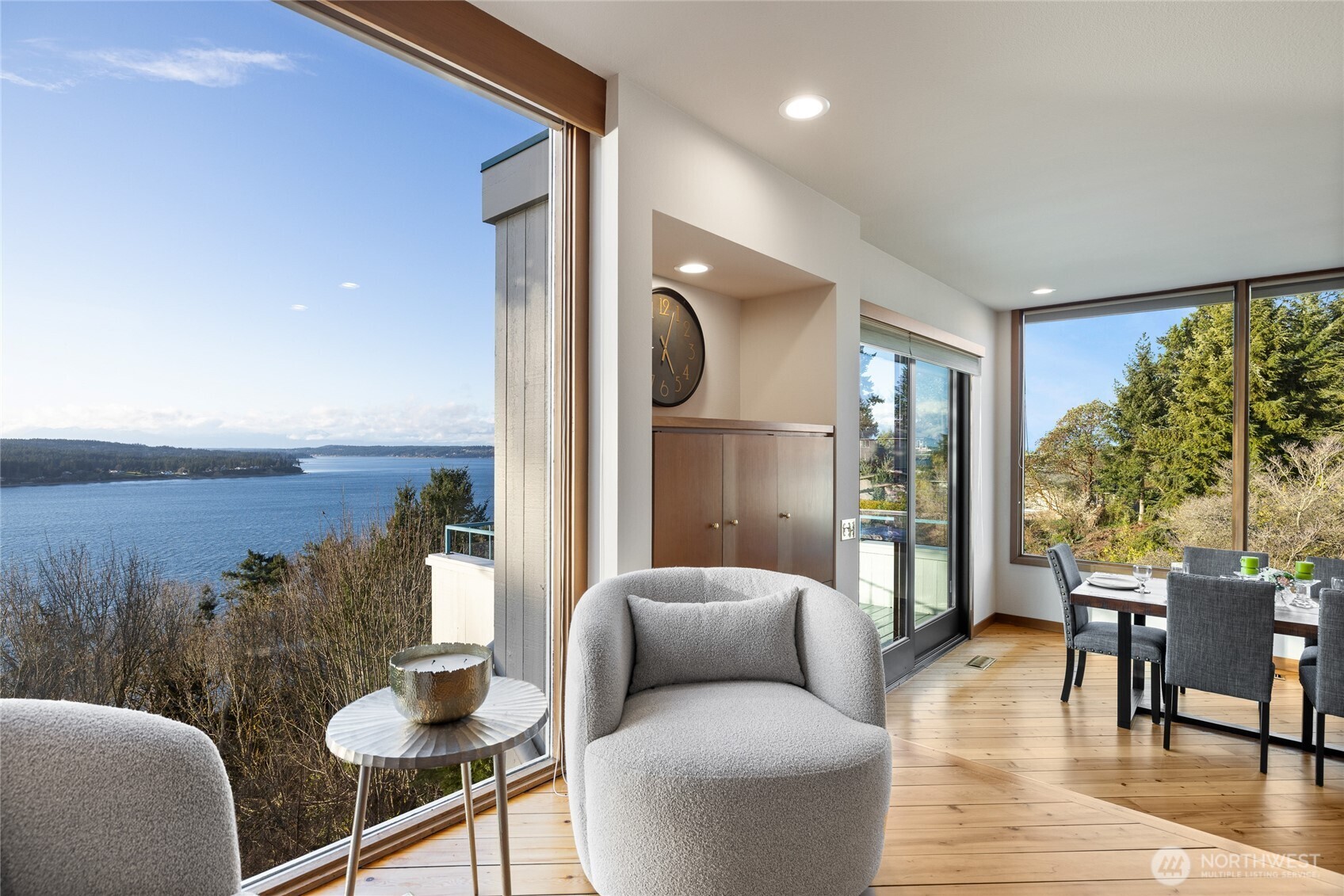 4042 Soundview Drive W, University Place, WA 98466