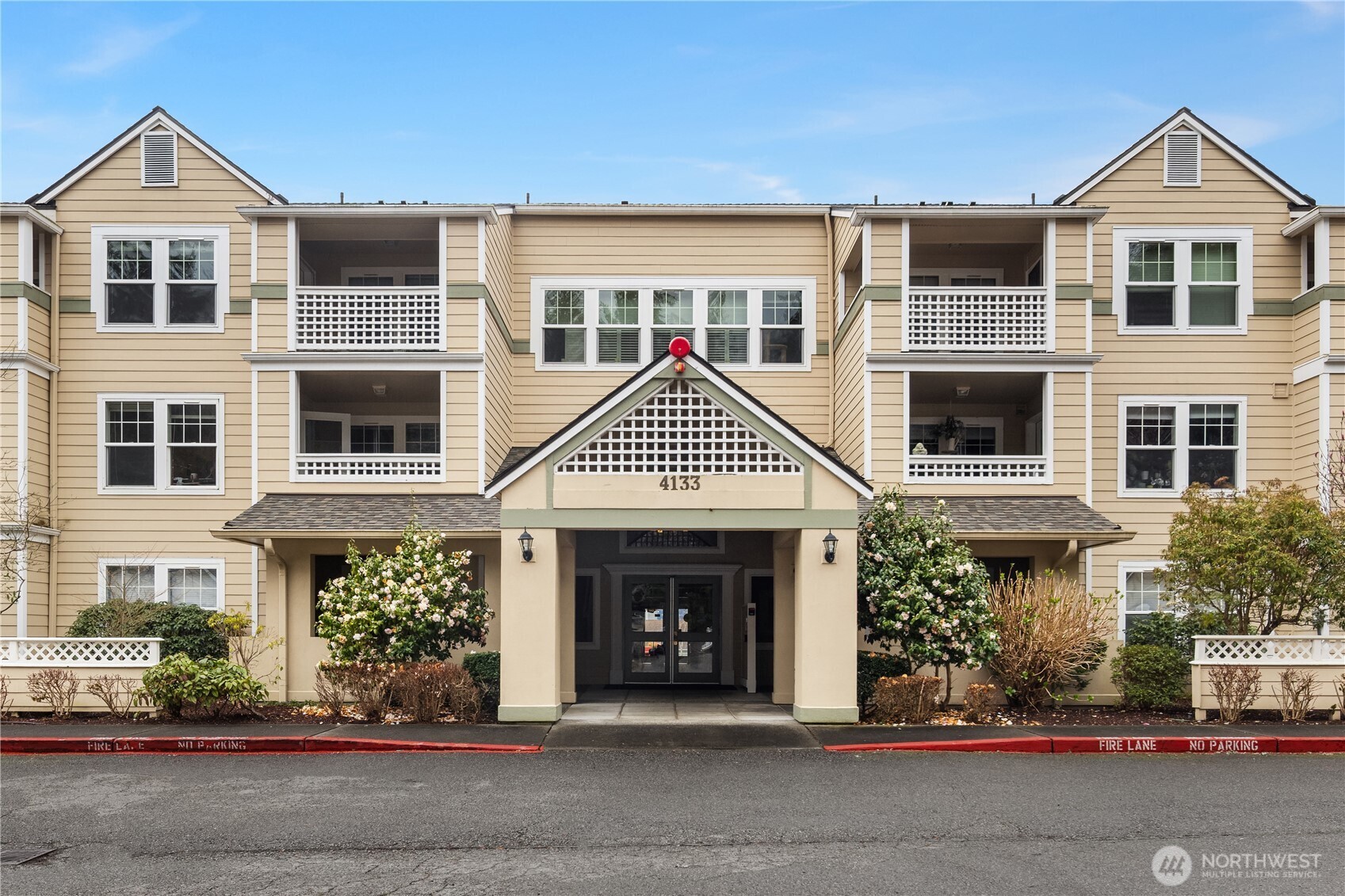 4133 224th Lane SE #213, Issaquah, WA 98029