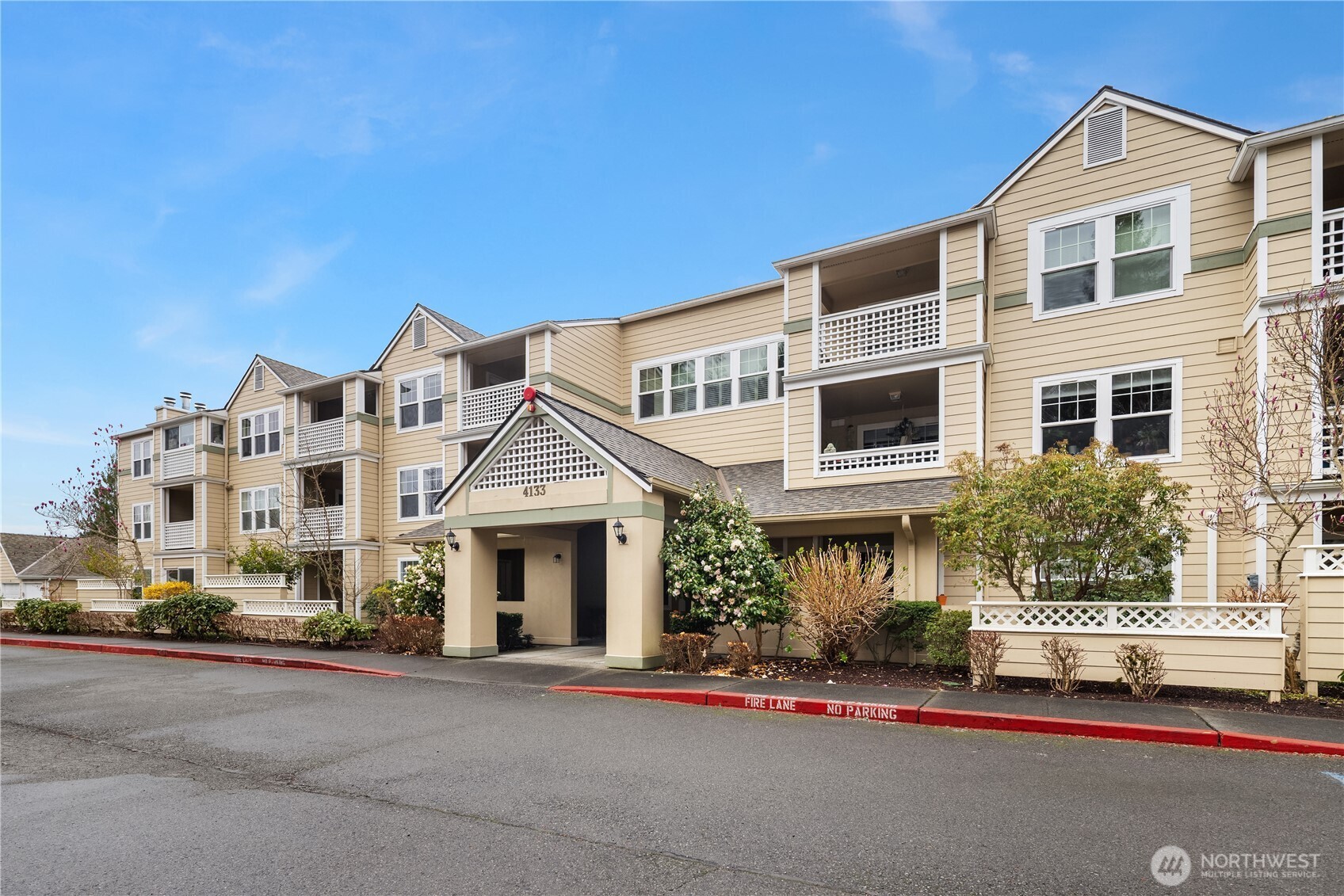 4133 224th Lane SE #213, Issaquah, WA 98029