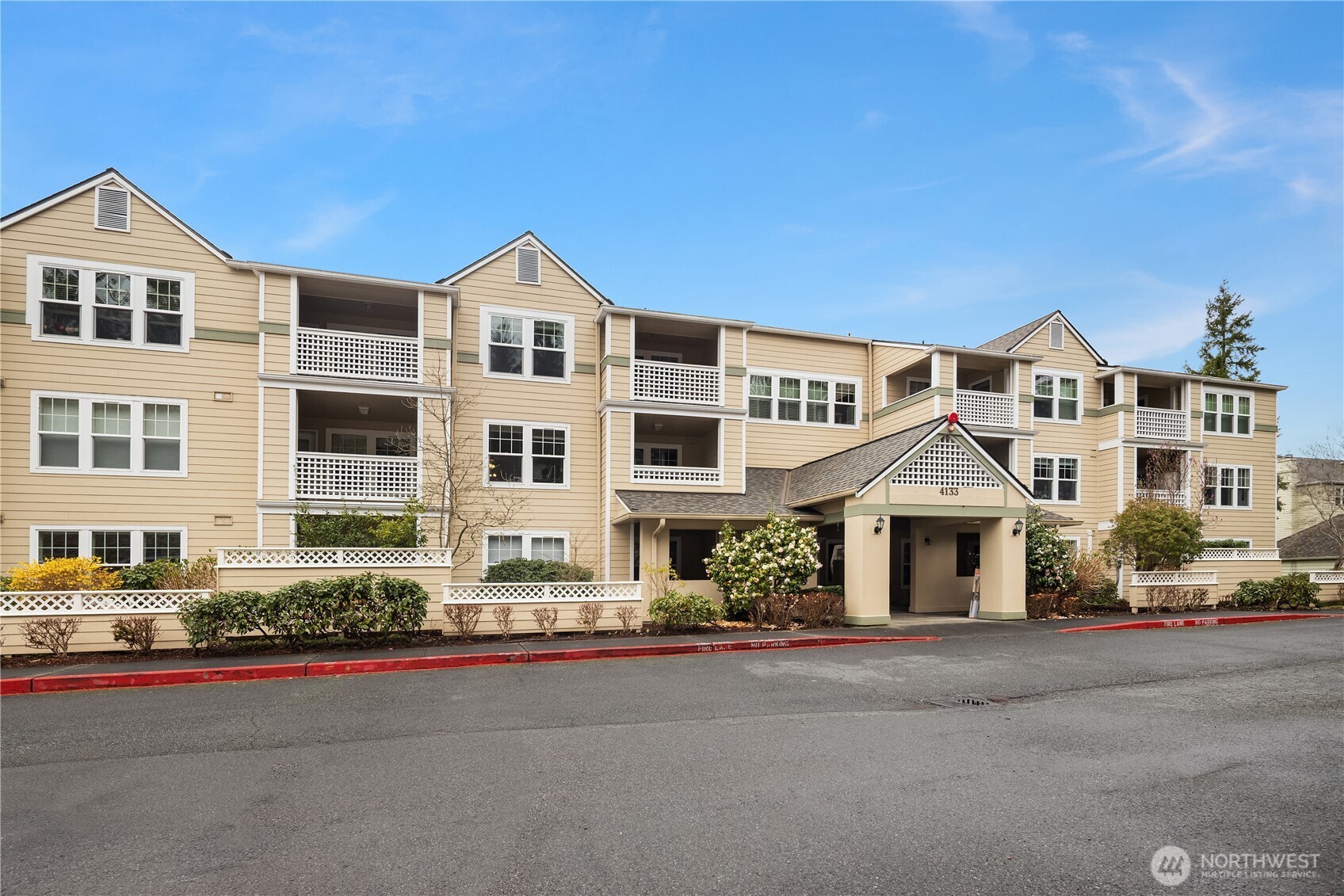 4133 224th Lane SE #213, Issaquah, WA 98029