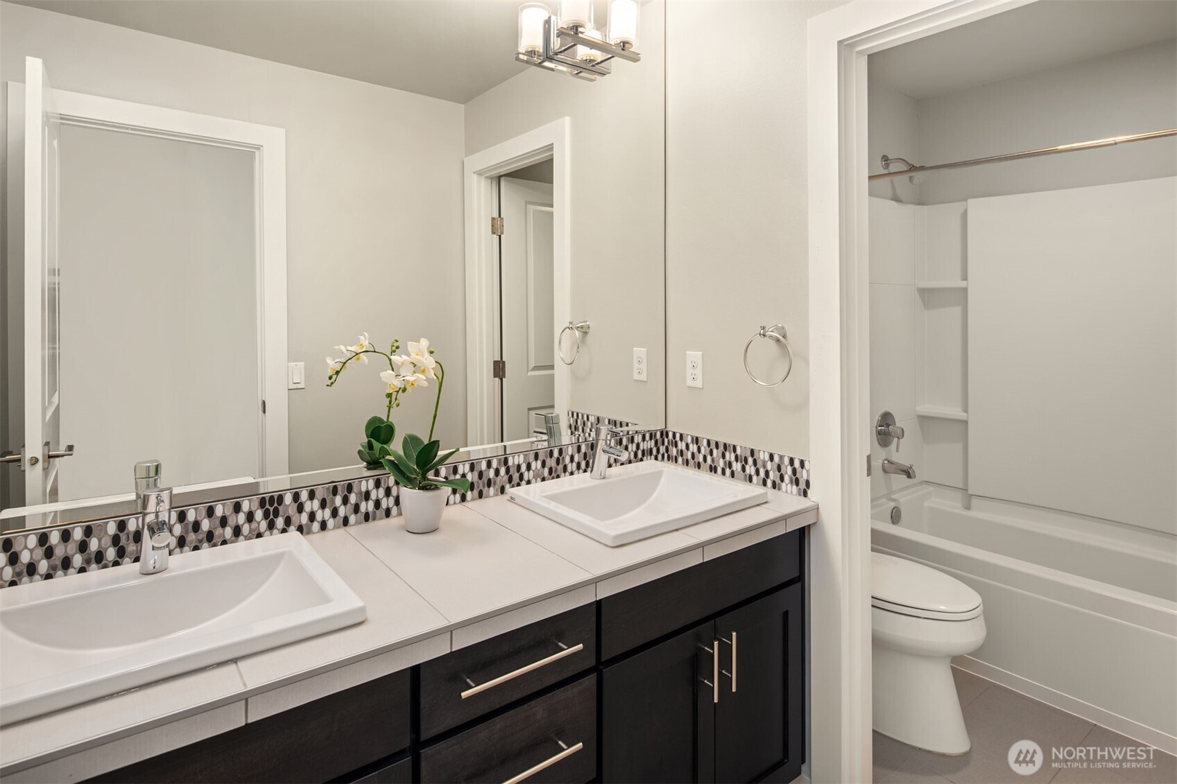 9726 Slater Avenue NE, Kirkland, WA 98033