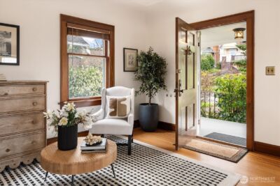 5701 30th Avenue NE, Seattle, WA 98105 - Photo 3