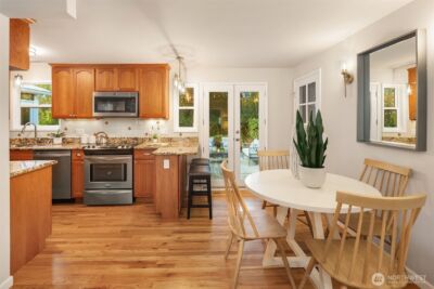 16042 Lake Hills Boulevard , Bellevue, WA 98008-4949 - Photo 11
