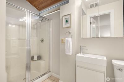 16042 Lake Hills Boulevard , Bellevue, WA 98008-4949 - Photo 13