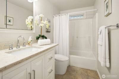 16042 Lake Hills Boulevard , Bellevue, WA 98008-4949 - Photo 18