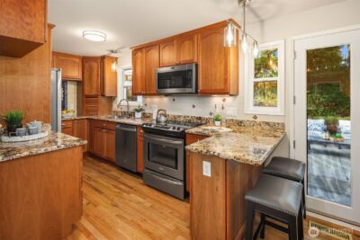 16042 Lake Hills Boulevard , Bellevue, WA 98008-4949 - Photo 8