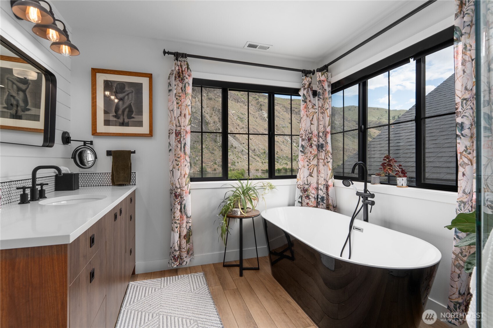 485 Hidden Lane , Chelan, WA 98816