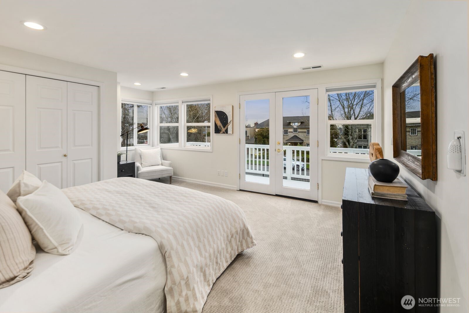 2647 39th Avenue W, Seattle, WA 98199