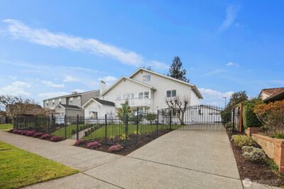 2647 39th Avenue W, Seattle, WA 98199 - Photo 2