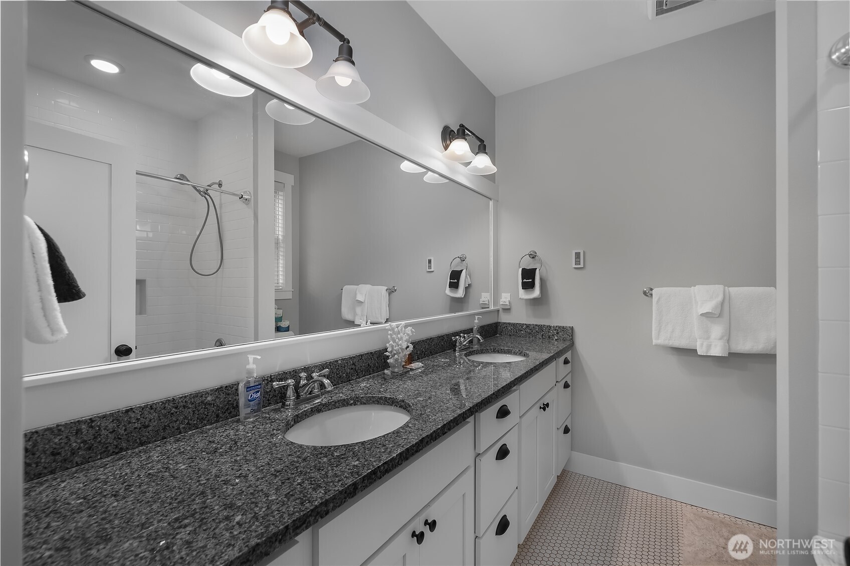 100 Horseshoe Lane , Pacific Beach, WA 98571