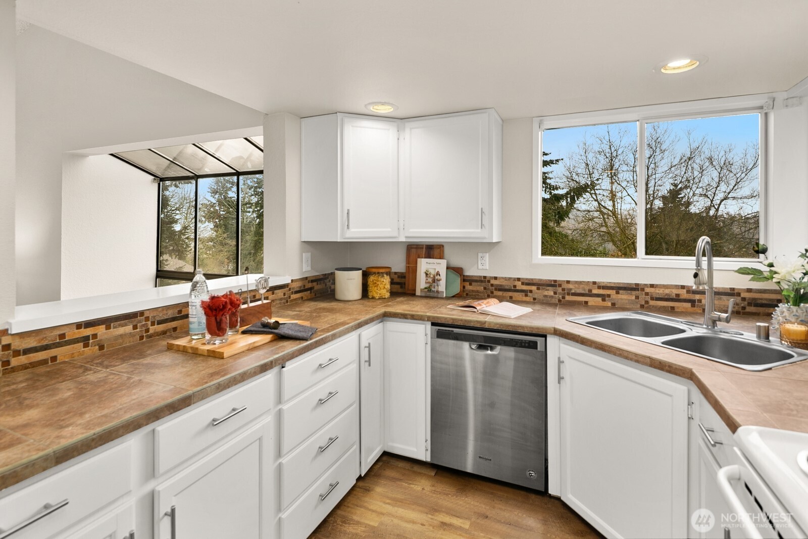 15175 Sunwood Boulevard #DD32, Tukwila, WA 98188
