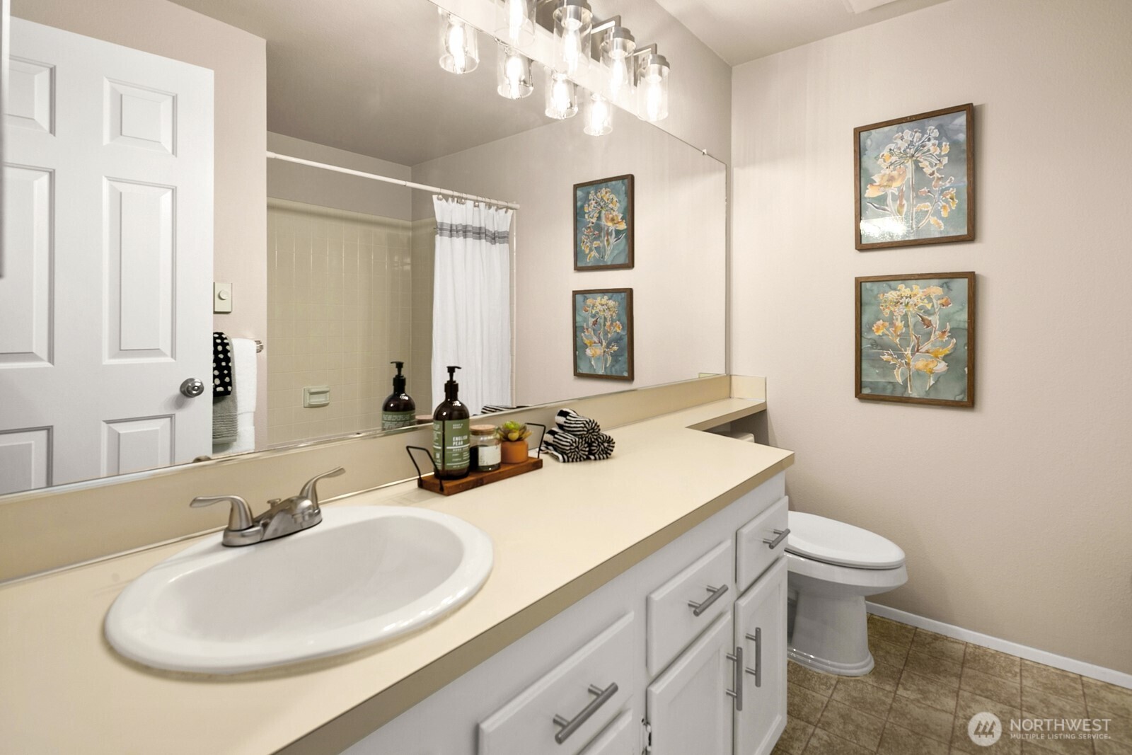 15175 Sunwood Boulevard #DD32, Tukwila, WA 98188