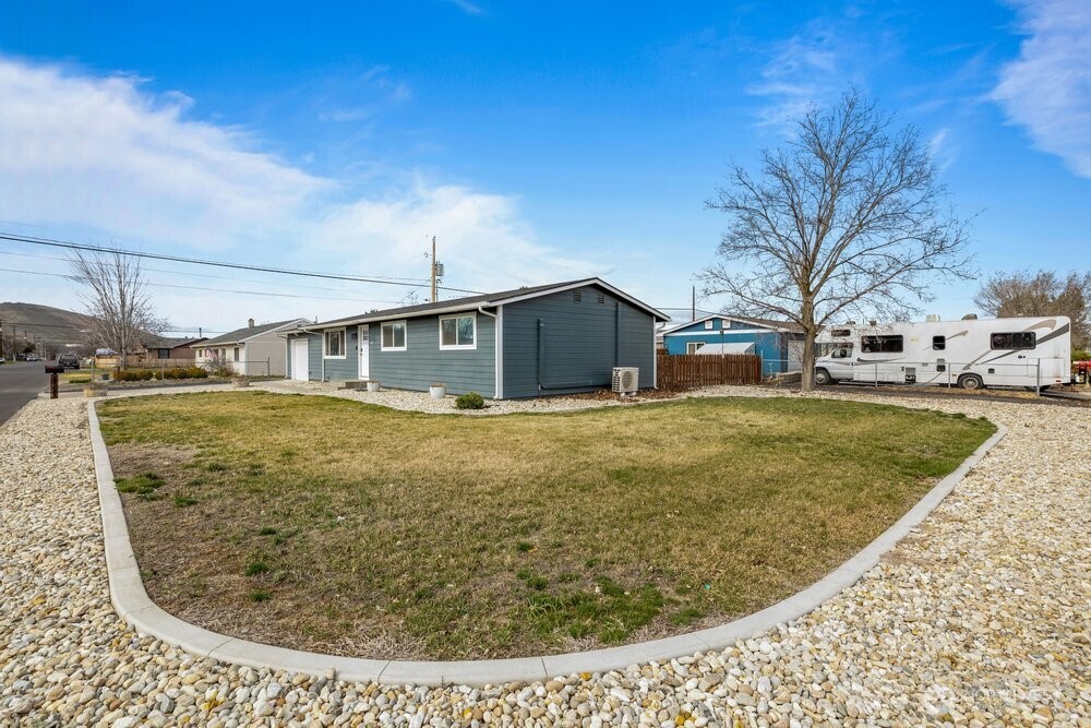 911 1ST NE, Ephrata, WA 98823