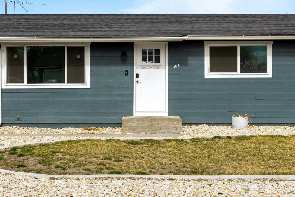 911 1ST NE, Ephrata, WA 98823