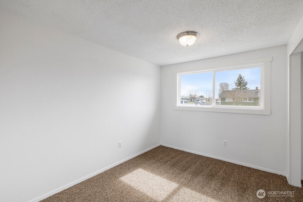 911 1ST NE, Ephrata, WA 98823