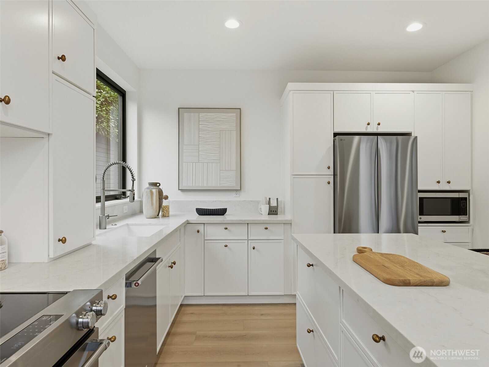 2806 W Dravus Street , Seattle, WA 98199