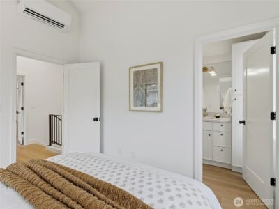 2806 W Dravus Street , Seattle, WA 98199 - Photo 16