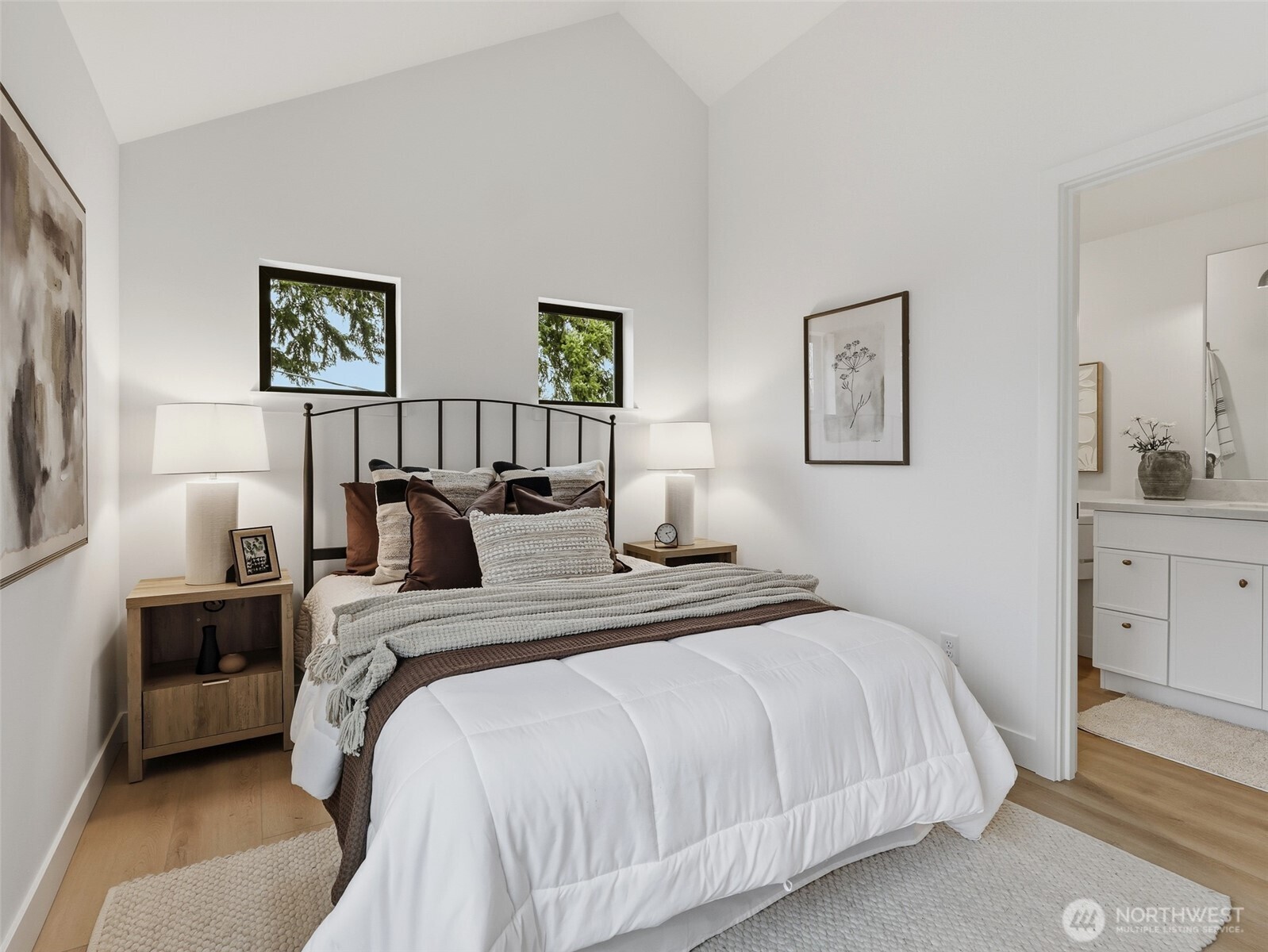 2806 W Dravus Street , Seattle, WA 98199