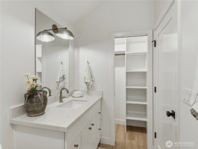 2806 W Dravus Street , Seattle, WA 98199 - Photo 21