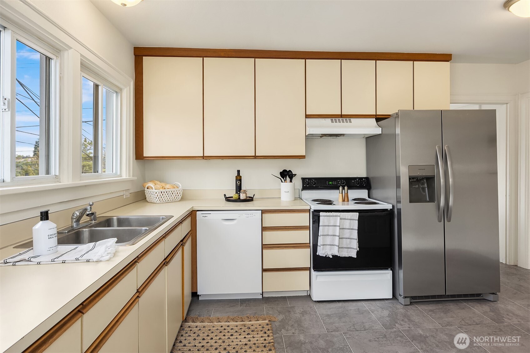 5019 5th Avenue NE, Seattle, WA 98105