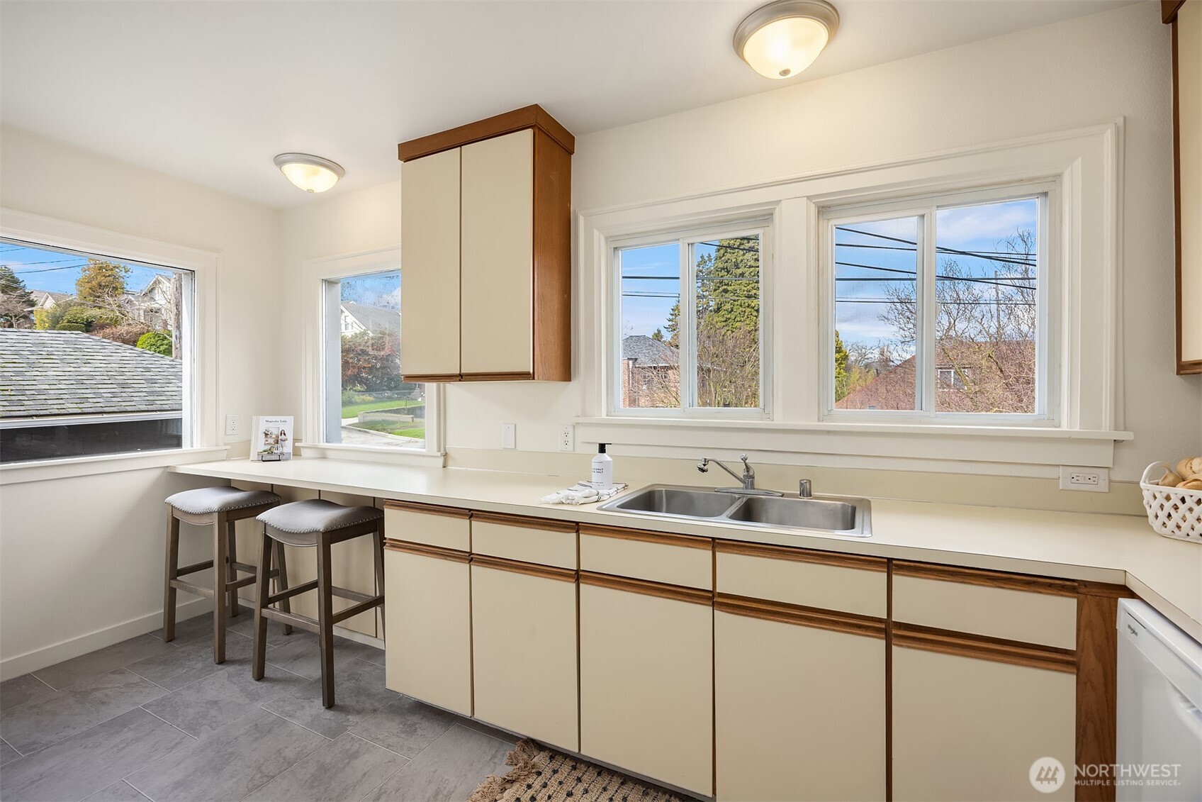 5019 5th Avenue NE, Seattle, WA 98105