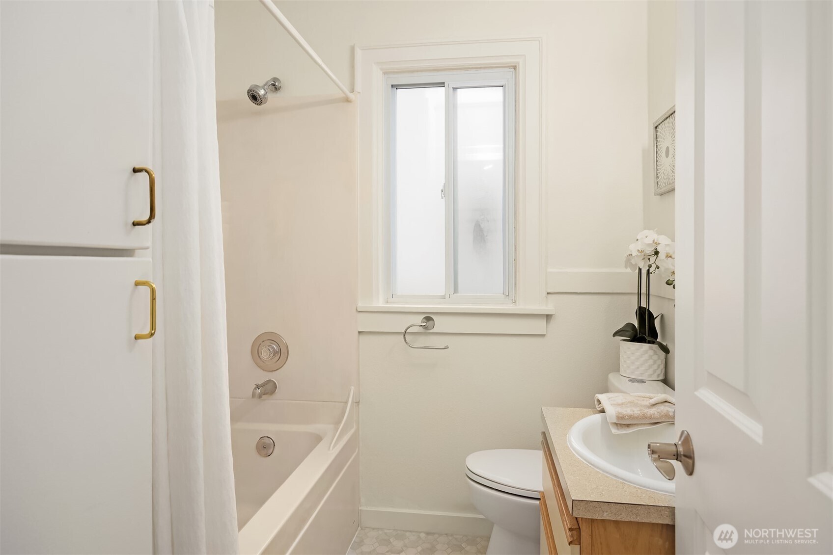 5019 5th Avenue NE, Seattle, WA 98105