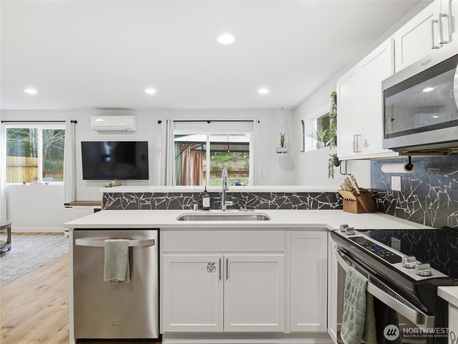 146 Valley Creek Drive , Port Angeles, WA 98362