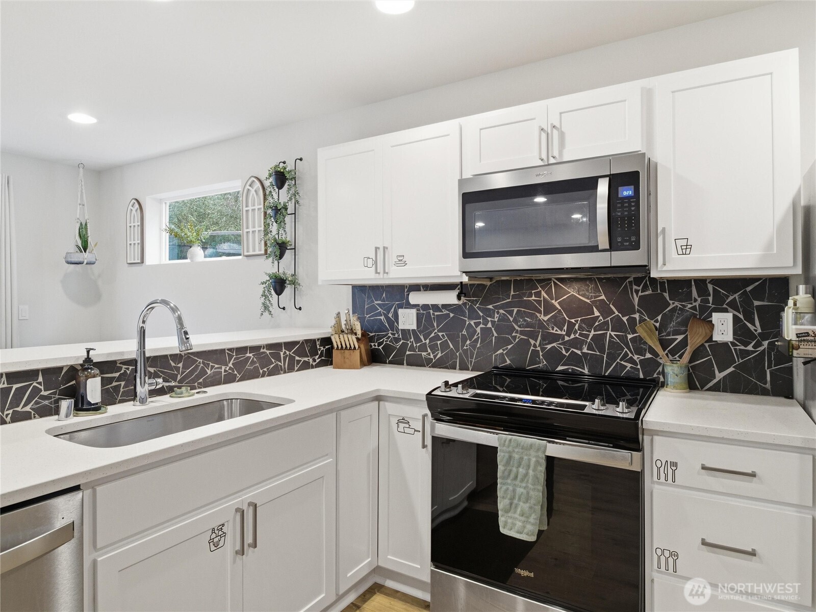 146 Valley Creek Drive , Port Angeles, WA 98362