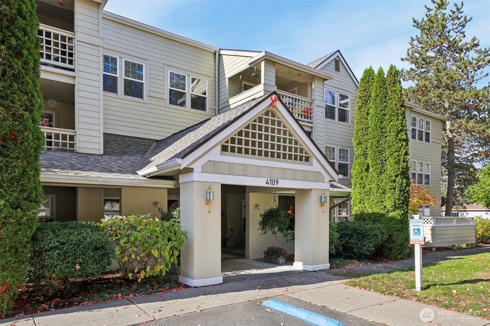 4109 224th Lane SE #207, Issaquah, WA 98029