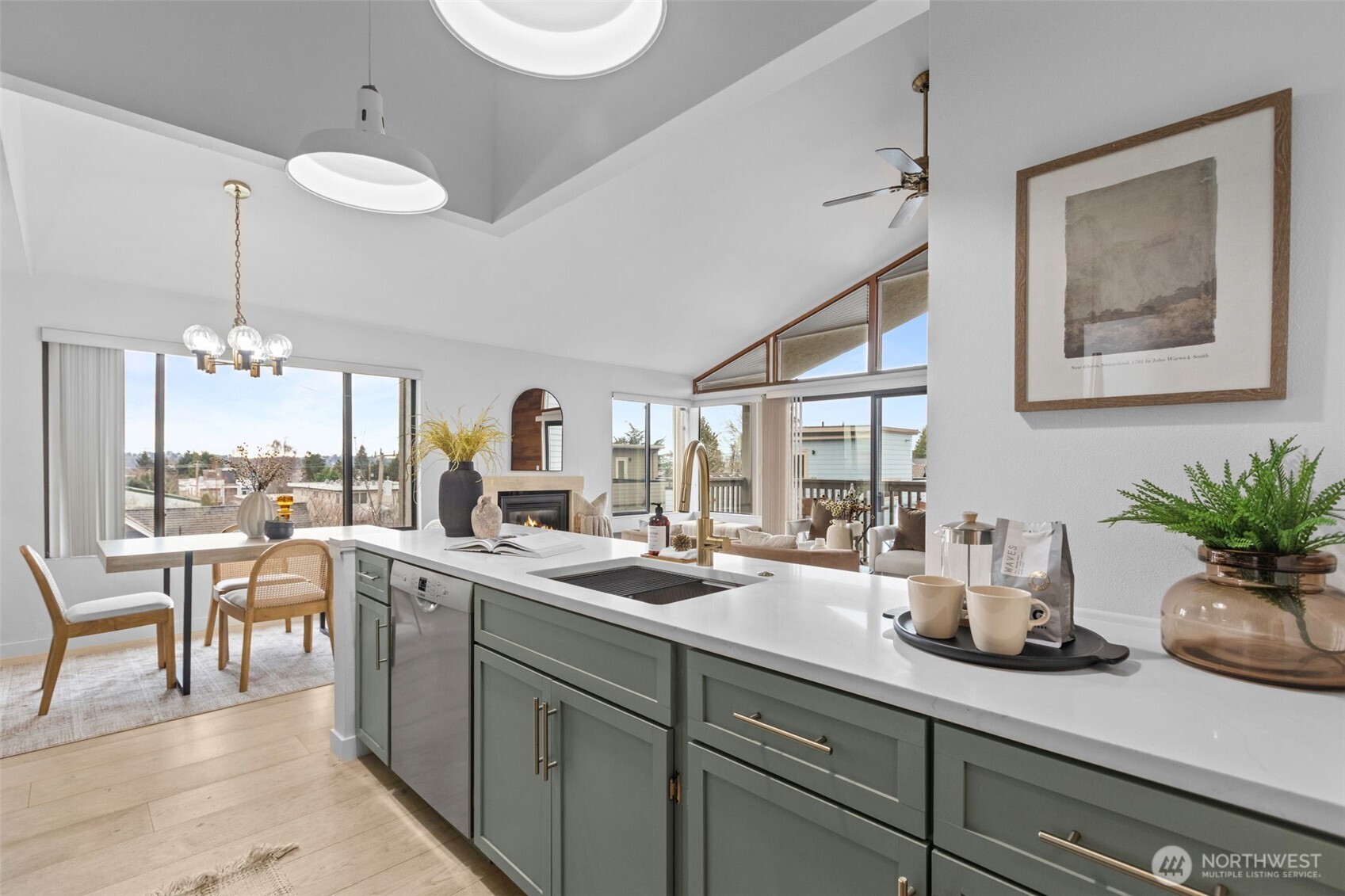 4911 Fremont Avenue N #303, Seattle, WA 98103