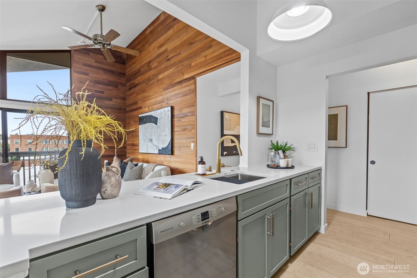 4911 Fremont Avenue N #303, Seattle, WA 98103