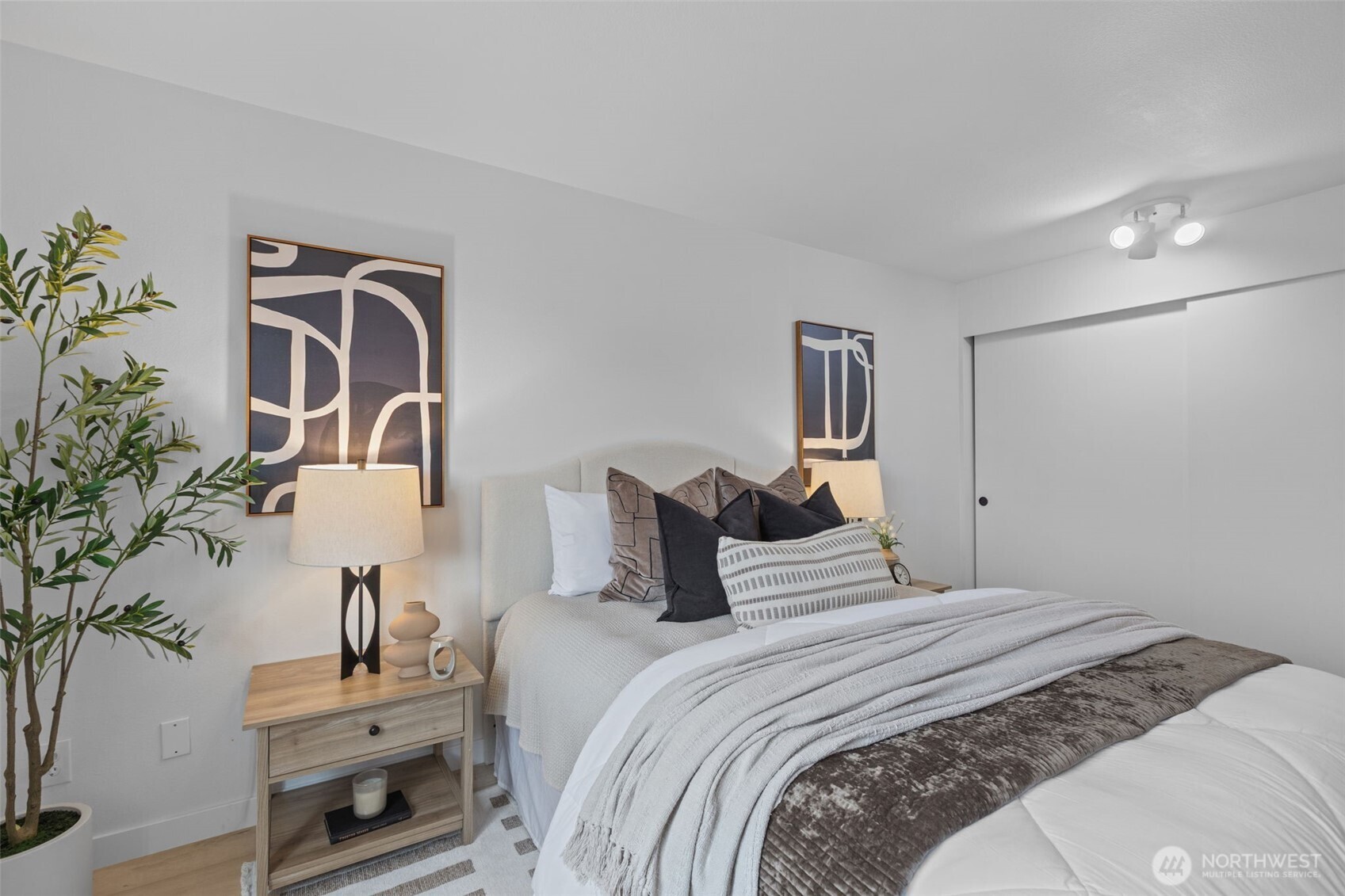 4911 Fremont Avenue N #303, Seattle, WA 98103