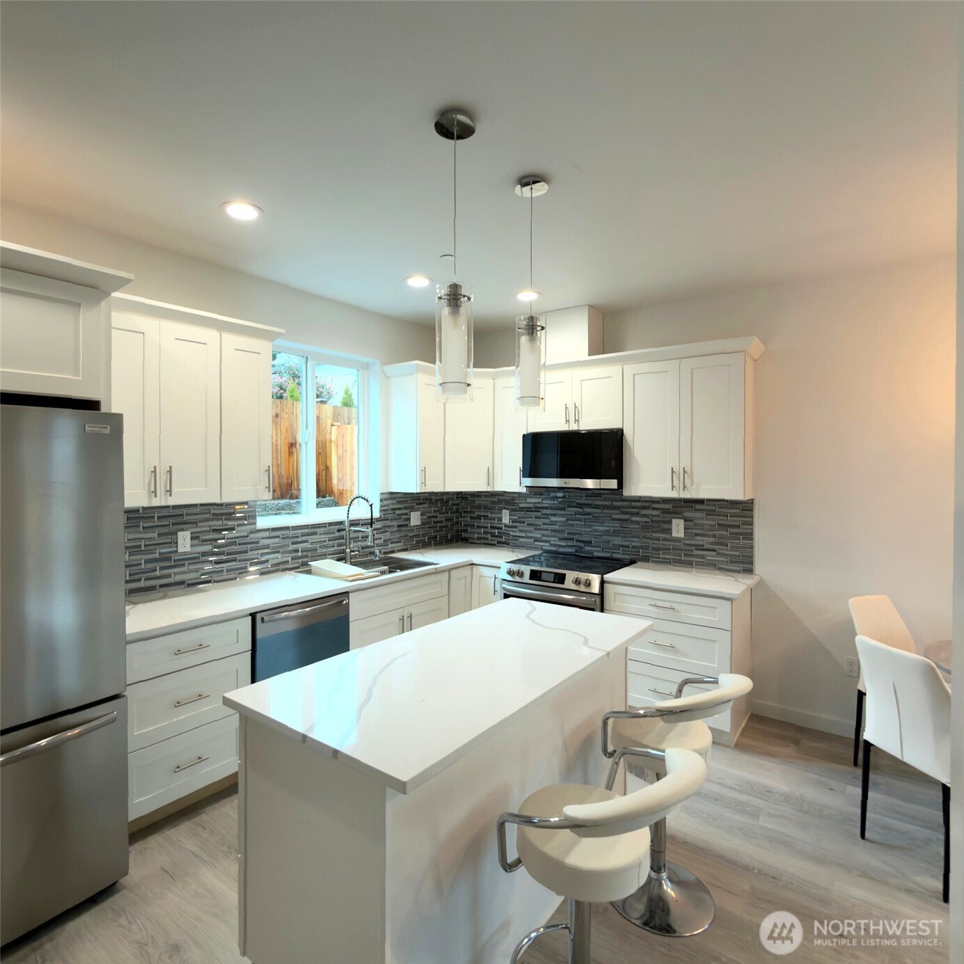 648 B SW 139th Street , Burien, WA 98166