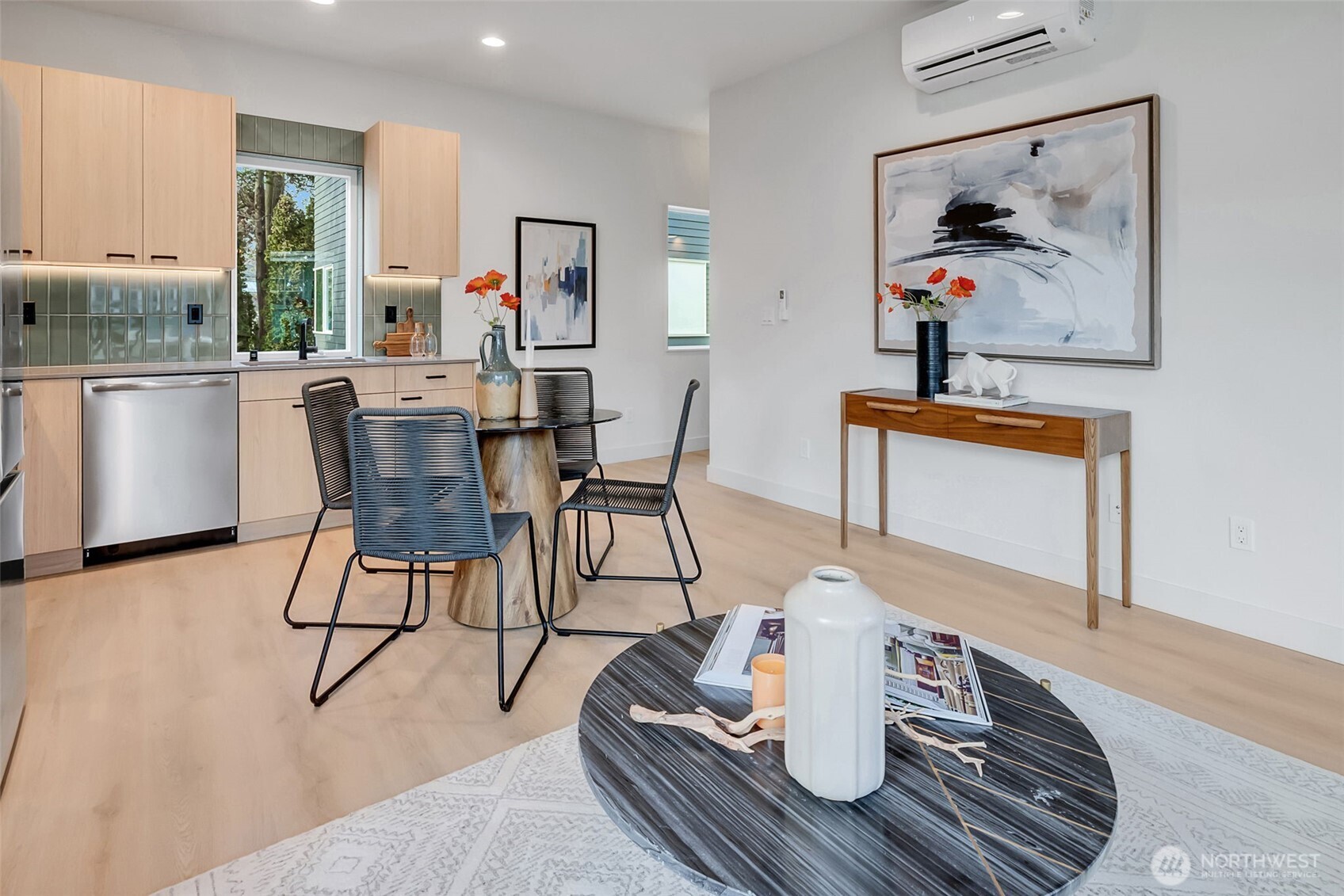 4409 B S Holly Street , Seattle, WA 98118