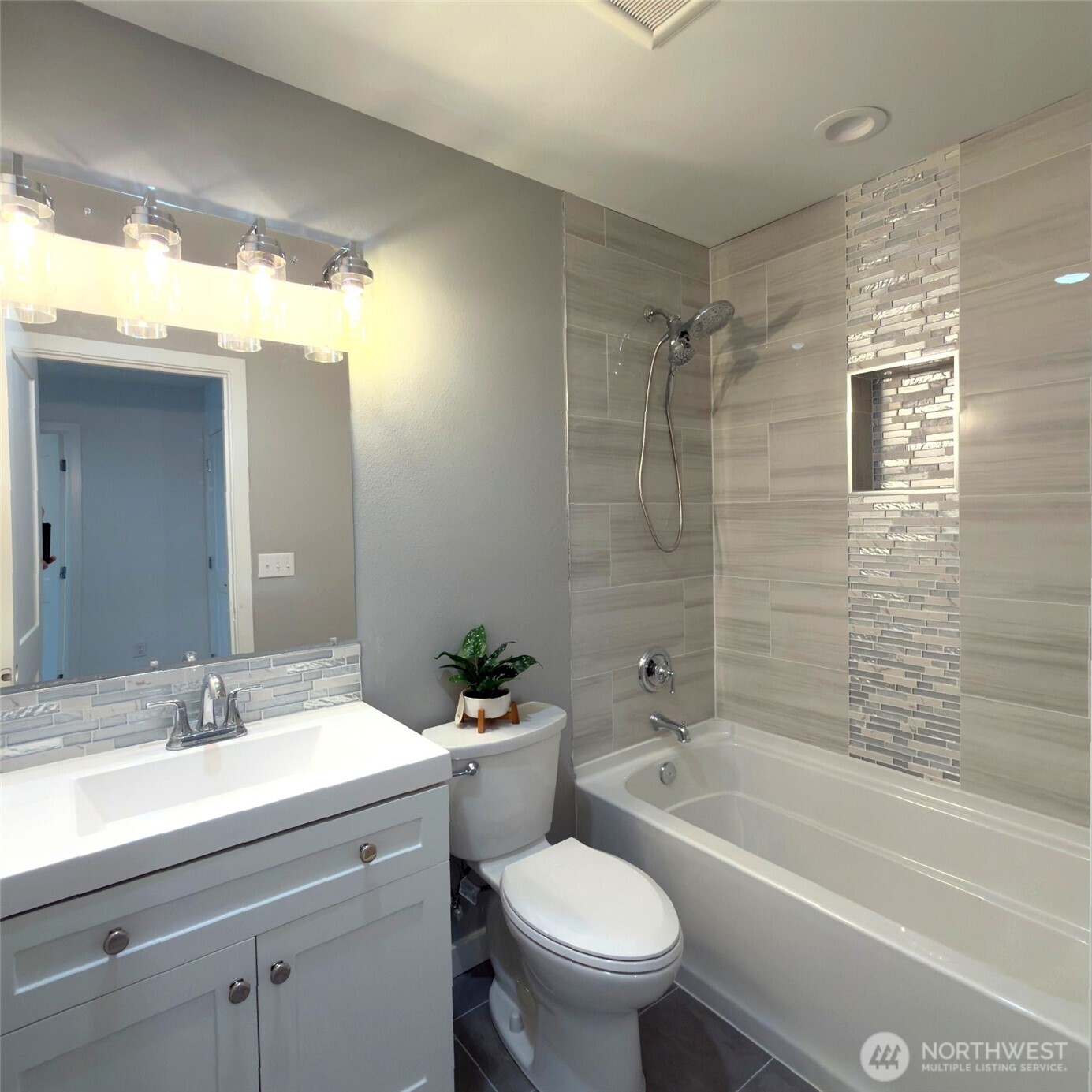 648 B SW 139th Street , Burien, WA 98166