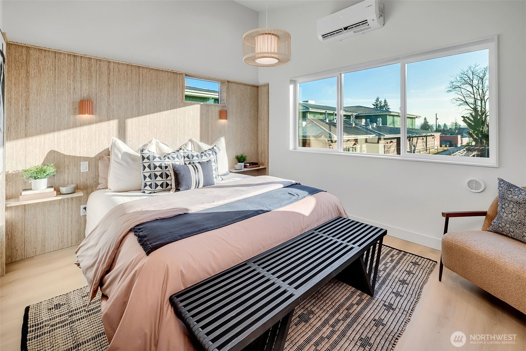 4411 S Holly Street , Seattle, WA 98118