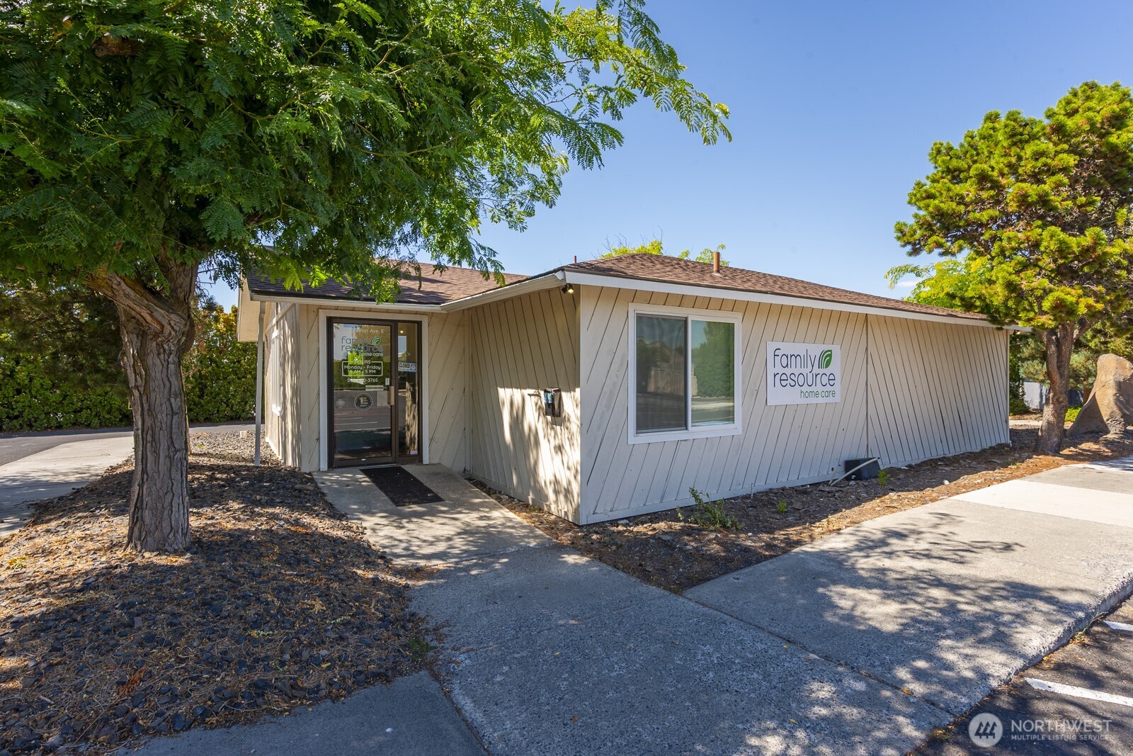 830 Sharon Avenue E, Moses Lake, WA 98837-2442