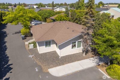830 Sharon Avenue E, Moses Lake, WA 98837-2442 - Photo 2