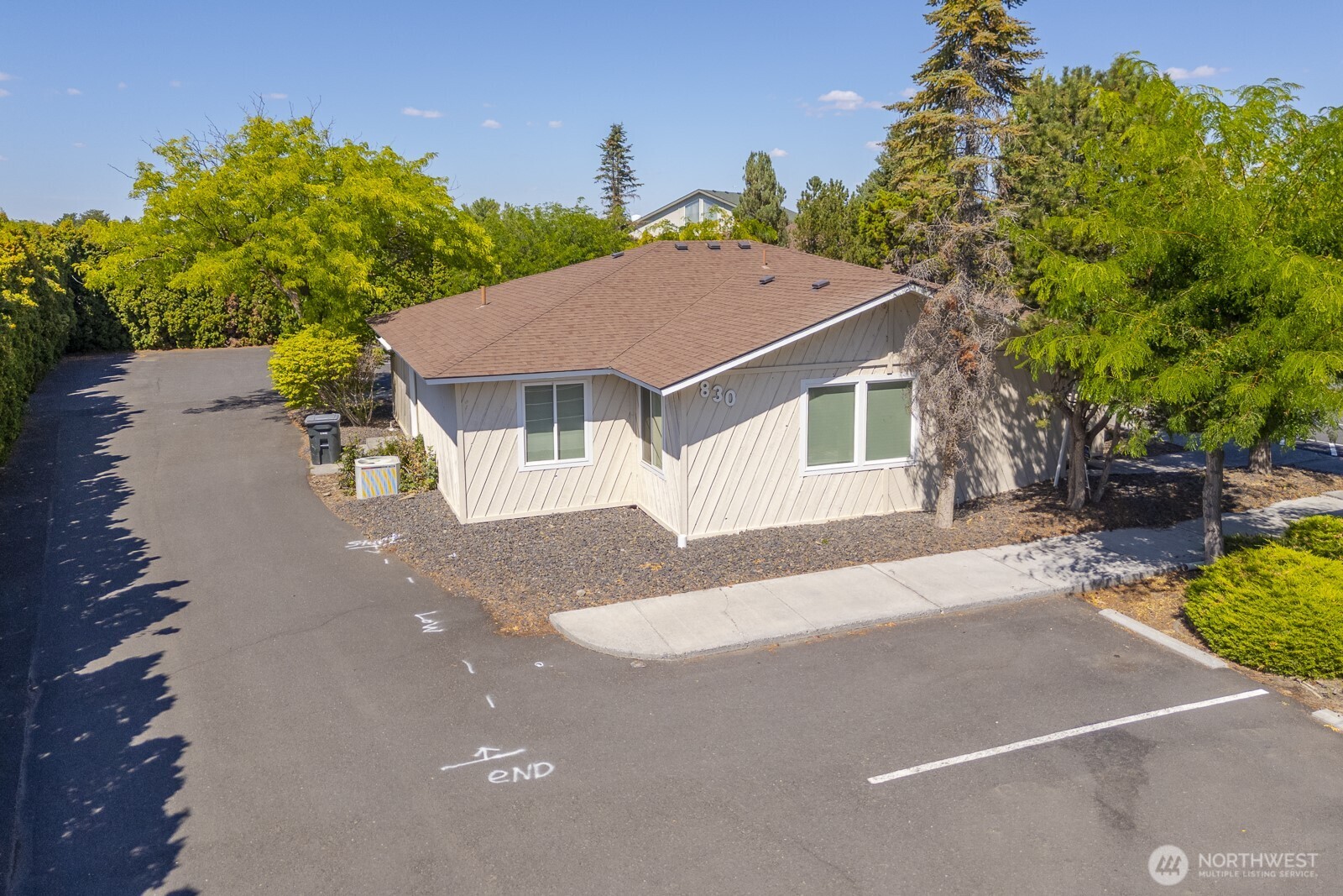 830 Sharon Avenue E, Moses Lake, WA 98837-2442