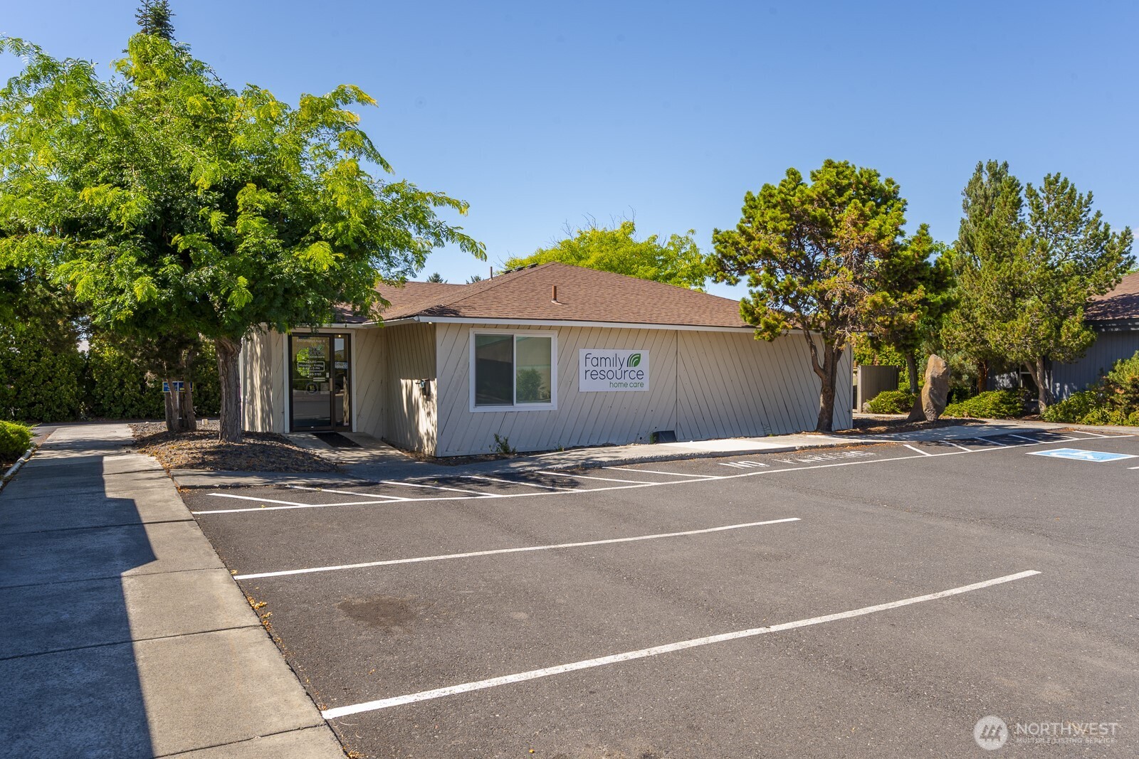 830 Sharon Avenue E, Moses Lake, WA 98837-2442
