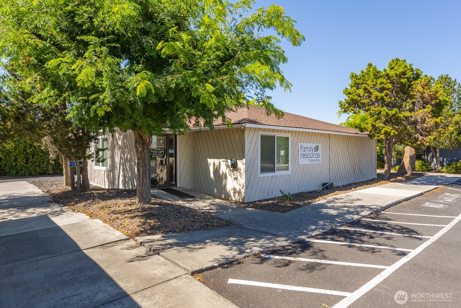 830 Sharon Avenue E, Moses Lake, WA 98837-2442