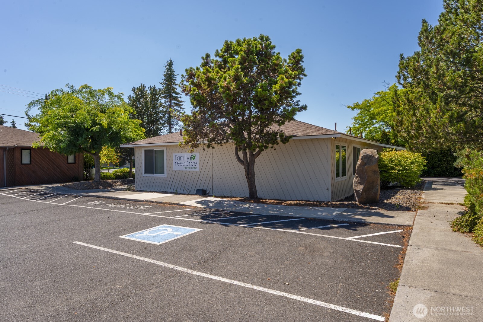 830 Sharon Avenue E, Moses Lake, WA 98837-2442