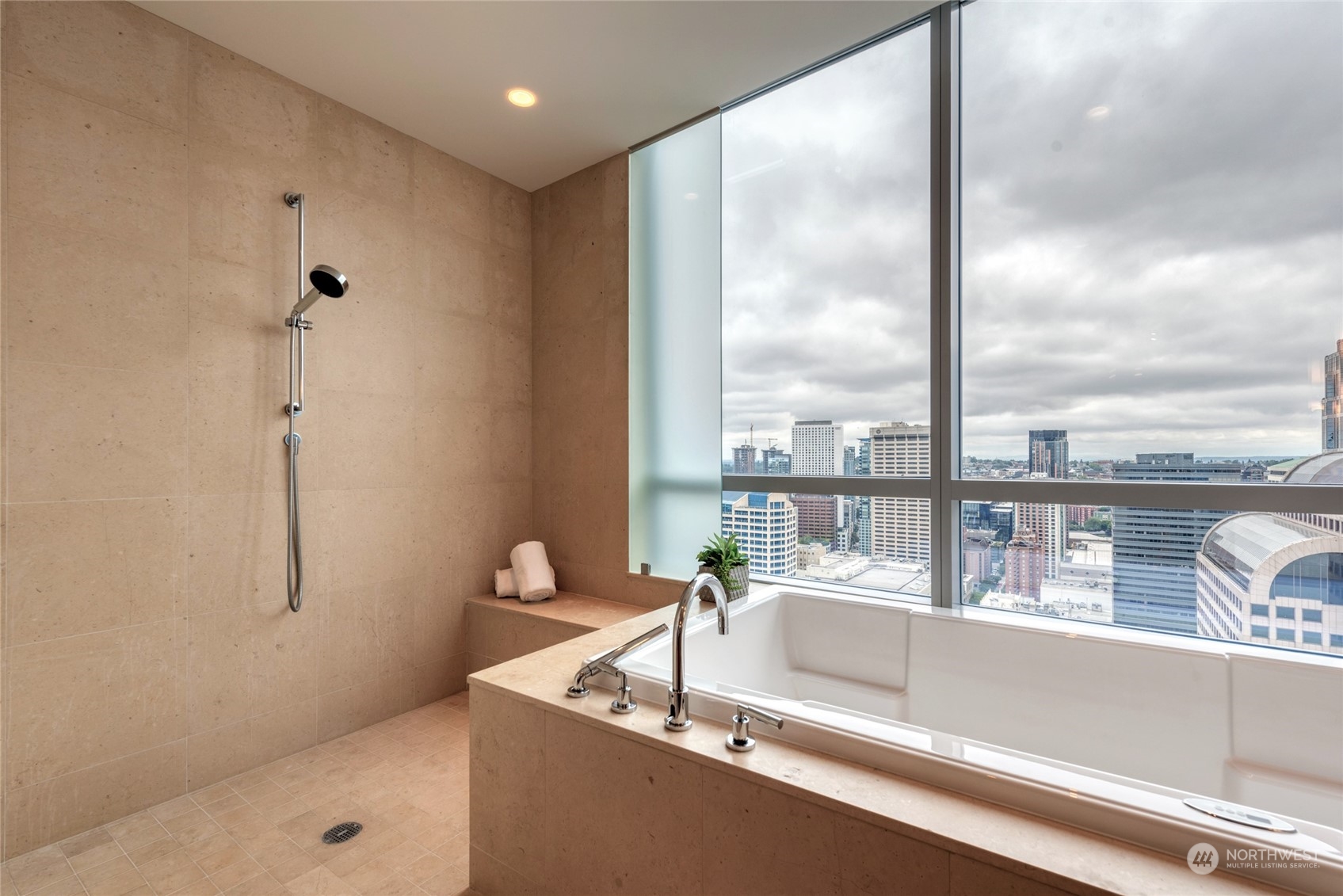 1521 2nd Avenue #3601, Seattle, WA 98101