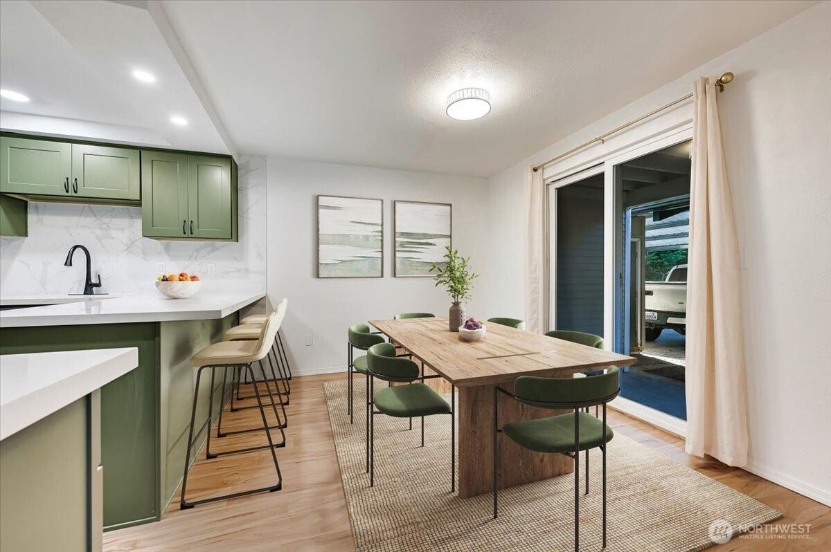 12712 NE 120th Street #G1, Kirkland, WA 98034